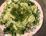 Une image de l'étape 5 de Salade composée « verte &blanche » frisée courgette concombre fenouil.