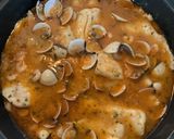 Foto del paso 4 de la receta Merluza en salsa verde con almejas y gambas