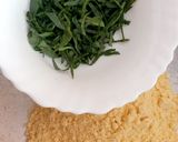 A picture of step 2 of Radish methi Paratha made with cornmeal.