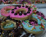 Foto langkah ke 8 dari resep Cemilan Donat Mini Cookies Variasi.