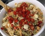 Une image de l'étape 10 de Salade de farfalles aux légumes, viandes grillées et olives.