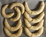 Házi tejes kifli recept fázis 3 fotója