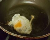 Foto del paso 1 de la receta Canapé de huevo de perdiz y pimientos