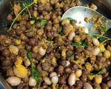 A picture of step 5 of Kala chana masala.