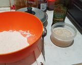 Foto langkah ke 1 dari resep Seafood and Mushroom Pizza.