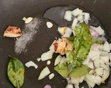 Foto langkah ke 3 dari resep Tumis Jantung Pisang Teri.