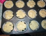 A picture of step 8 of Raisins cupcake.