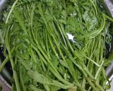 Hình bước làm 1 của món Canh cải cúc