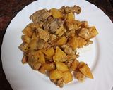 Foto del paso 7 de la receta: Cochino frito con papas y champiñones