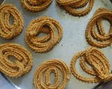 खमंग खुसखुशीत चकली (chakali recipe in marathi) रेसिपी स्टेप 4 फोटो 
