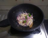A picture of step 3 of Kashmiri pulao.