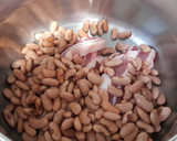 Foto del paso 3 de la receta: Alubias pintas con acelgas, chorizo y panceta