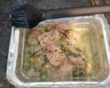 Foto del paso 1 de la receta: Pollo asado con hierbas, arroz con verduras y ensalada tropical