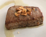 Foto del paso 5 de la receta: Rodajas de atún a la plancha aliñadas y champiñones