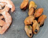 Foto del paso 9 de la receta: Ensalada de garbanzos con langostinos y mejillones