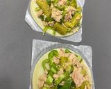 Foto del paso 2 de la receta Pechuga de pollo y obleas con atún / pimiento verde / espárragos verdes y salsa cesar