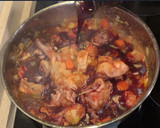 Foto del paso 4 de la receta: Conejo guisado al vino tinto