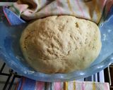 Foto del paso 1 de la receta: Pizza con ajíes y morrones en vinagre