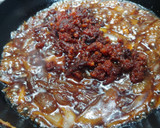 Foto del paso 4 de la receta: Entrecot con salsa confitada sobrasada y champiñones