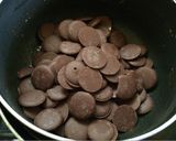 Foto del paso 2 de la receta: Fresas love bañados en chocolate 🍫💕🍓