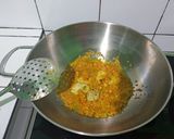 Foto langkah ke 2 dari resep Tumis Pare Bumbu Kuning.