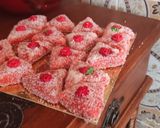 صورة لخطوة 5 من وصفة حلوة جافة بجوز الهند 🥥وفلان ذوق الفراولة🍓