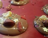 Une image de l'étape 2 de Mendiants en chocolat.