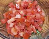 Foto del paso 2 de la receta: Ensalada de huevo rallado con jitomate