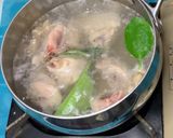 Foto langkah ke 1 dari resep Sup ayam sawi putih.