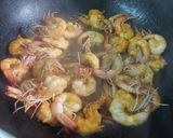 A picture of step 2 of Prawns Khao Suey.