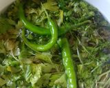 लहसुन की हरी कुरमुरी चटनी(lehsun ki hari kurmuri chutney recipe in hindi) रेसिपी चरण 2 फोटो
