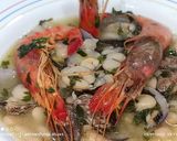 Foto del paso 8 de la receta: Judías del ganchet con almejas japonesas y gambas rojas