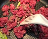 Hình bước làm 2 của món Taco bò với lá xà lách