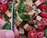 Foto del paso 5 de la receta: Tofu a la albahaca 🌱 Ensalada inspirada en Caprese pero vegan 🌱 Tofu, tomates cherry, albahaca y AO