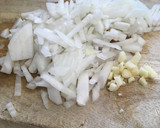 Foto del paso 1 de la receta: Bonito en salsa de tomate natural con quinoa
