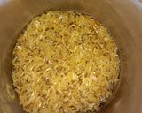 Foto del paso 3 de la receta: Costeleta de cerdo con arroz y cebollas caramelizada