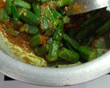 A picture of step 5 of Bhindi Masala.