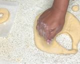 A picture of step 5 of Fluffy home made donuts.