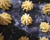 A picture of step 4 of Raisin Petit Fours.