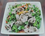 Hình bước làm 4 của món Bò xào & salad cải mầm