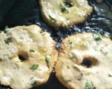 वड्याच्या पीठाचे थालीपीठ(wadyachya peethache thalipeeth recipe in marathi) रेसिपी स्टेप 3 फोटो 