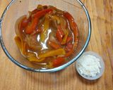 Foto del paso 2 de la receta: Omelette de peperonata con queso