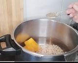 Foto del paso 1 de la receta: Pochas con calabaza y almejas en salsa
