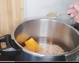 Foto del paso 1 de la receta: Pochas con calabaza y almejas en salsa