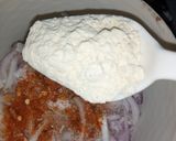 A picture of step 1 of Piyaz k Pakory.