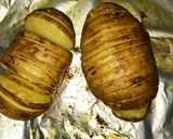 A picture of step 3 of HasselBack Potatoes.