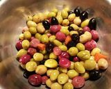 Foto del paso 2 de la receta Aceitunas morunas, con aliño urrutia picantes