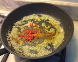 Hình bước làm 4 của món Bún nghệ phile cá lóc 