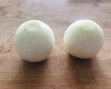 Foto del paso 1 de la receta: Cebollitas rellenas de queso