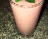 A picture of step 1 of Banana, strawberry smoothie🍧.